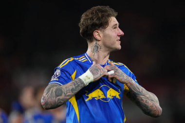 Leeds United takımından Joe Rodon, Premier League maçında Brentford, Leeds United 'a karşı Gtech Community Stadyumu, Londra, 14 Aralık 2025