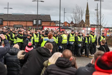 Newcastle taraftarları, 14 Aralık 2025 'te İngiltere' nin Sunderland-Newcastle United stadyumunda oynanan Premier League maçında maçın sonuna kadar eşlik edilecek.
