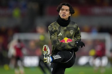Leeds United takımından Ao Tanaka Premier Lig karşılaşması öncesinde Brentford-Leeds United ile Gtech Community Stadyumu, Londra, Birleşik Krallık, 14 Aralık 2025