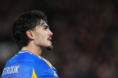 Leeds United takımından Pascal Struijk Premier League maçında Brentford, Leeds United 'a karşı Gtech Community Stadyumu, Londra, 14 Aralık 2025