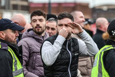 Newcastle taraftarları ve Sunderland taraftarları 14 Aralık 2025 'te İngiltere' nin Sunderland-Newcastle United stadyumunda oynanan Premier League maçı sırasında çatıştılar.