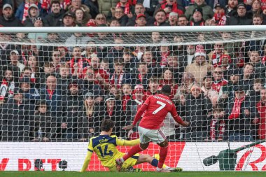 Nottingham Ormanı 'ndan Callum Hudson-Odoi Premier League maçında Nottingham Forest Tottenham Hotspur' a karşı 14 Aralık 2025 'te Nottingham, İngiltere' de oynanan maçta golü 1-0 geriye attı.