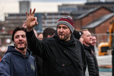 Newcastle taraftarları ve Sunderland taraftarları 14 Aralık 2025 'te İngiltere' nin Sunderland-Newcastle United stadyumunda oynanan Premier League maçı sırasında çatıştılar.