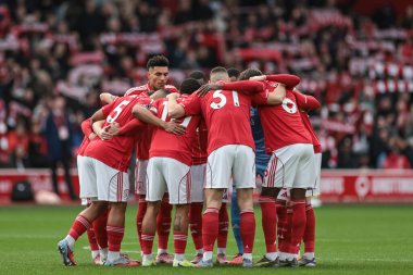 Nottingham Ormanı takımı Premier Lig maçı sırasında Nottingham Ormanı Tottenham Hotspur 'a karşı 14 Aralık 2025' te Nottingham, İngiltere 'de bir araya geldi.