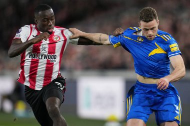 Leeds United 'dan Gabriel Gudmundsson ve Brentford' dan Michael Kayode Premier Lig karşılaşmasında Brentford - Leeds United Gtech Community Stadyumu, Londra, Birleşik Krallık, 14 Aralık 2025