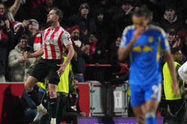 Brentford 'dan Jordan Henderson, Premier Lig maçı Brentford-Leeds United maçında 14 Aralık 2025' te Londra 'daki Gtech Community Stadyumu' nda 1-0 'lık galibiyet golünü kutluyor.