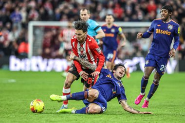 Newcastle United takımından Sandro Tonali, İngiltere 'nin Sunderland şehrinde 14 Aralık 2025' te oynanan Premier League karşılaşmasında Sunderland - Newcastle United maçında Sunderland - Newcastle United maçında faul yaptı.