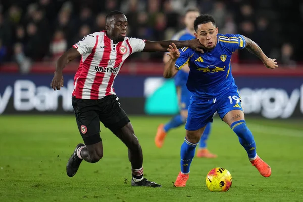 Brentford 'dan Michael Kayode ve Leeds United' dan Noah Okafor Premier Lig karşılaşmasında Brentford - Leeds United, The Gtech Community Stadyumu, Londra, Birleşik Krallık, 14 Aralık 2025