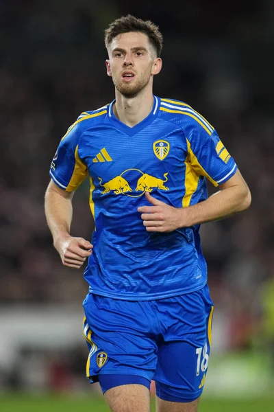Leeds United takımından Anton Stach, Premier League maçında Brentford, Leeds United 'a karşı Gtech Community Stadyumu, Londra, Birleşik Krallık, 14 Aralık 2025