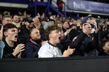 Derbi taraftarları, 15 Aralık 2025 'te İngiltere' nin Sheffield şehrinde Çarşamba günü oynanan ve Derby County 'ye karşı oynanan Gökyüzü İddia Şampiyonası maçını kutluyorlar.