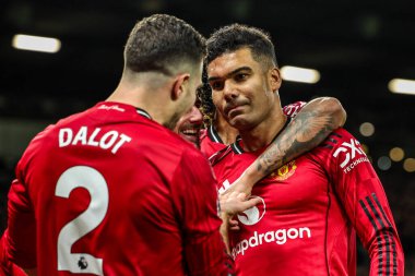 Manchester Untied takımından Casemiro, Manchester United 'ın 15 Aralık 2025' te Old Trafford, Manchester 'da oynadığı Premier League maçında 2-1 kazanma golünü kutluyor.