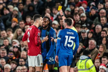 Hakem Simon Hooper, Manchester United - Bournemouth maçında Manchester Untie 'den Diogo Dalot ve Bournemouth' dan Antoine Semenyo 'ya sarı kart verdi.