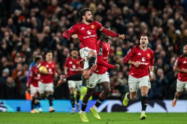 Manchester Untie 'den Bruno Fernandes, 15 Aralık 2025' te Old Trafford, Manchester, İngiltere 'de oynanan Premier League maçında 3-3' lük galibiyet golünü kutluyor.