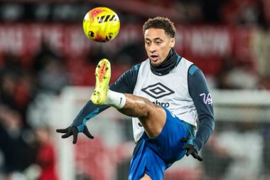 Bournemouth 'dan Marcus Tavernier Premier League maçı sırasında Manchester United ile Old Trafford, Manchester, İngiltere' de oynanan karşılaşma öncesi ısınma oturumunda, 15 Aralık 2025
