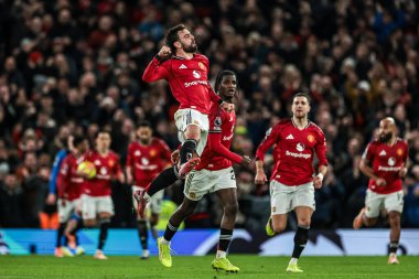 Manchester Untie 'den Bruno Fernandes, 15 Aralık 2025' te Old Trafford, Manchester, İngiltere 'de oynanan Premier League maçında 3-3' lük galibiyet golünü kutluyor.