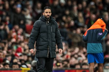Manchester United 'ın Ruben Amorim teknik direktörü 15 Aralık 2025' te Old Trafford, Manchester, İngiltere 'de oynanan Premier League maçında Manchester United ve Bournemouth maçına bakıyor.
