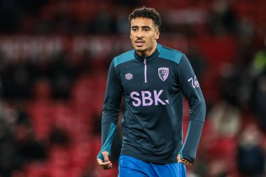 Bournemouth 'dan Eli Junior Kroupi Premier League maçı sırasında Manchester United ile Old Trafford, Manchester, İngiltere' de oynanan karşılaşma öncesi ısınma oturumunda 15 Aralık 2025