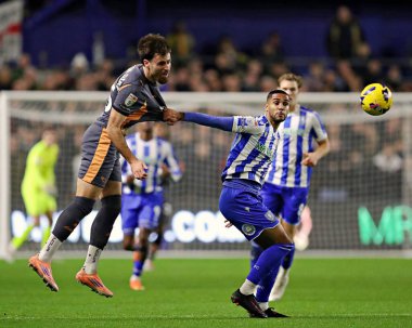 Sheffield Wednesday 'den Max Lowe, Derby County' den Ben Brereton-Diaz 'a 15 Aralık 2025' te Hillsborough, Sheffield, İngiltere 'de Çarşamba günü oynanan 