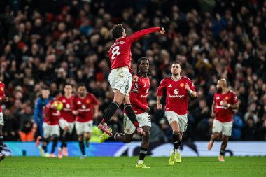 Manchester Untie 'den Bruno Fernandes, 15 Aralık 2025' te Old Trafford, Manchester, İngiltere 'de oynanan Premier League maçında 3-3' lük galibiyet golünü kutluyor.