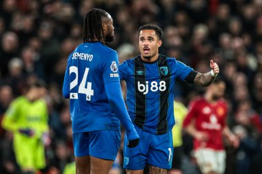 Bournemouth 'dan Justin Kluivert, 15 Aralık 2025' te Old Trafford, Manchester, İngiltere 'de oynanan Premier League maçı sırasında Bournemouth' lu Antoine Semenyo 'ya talimat verdi.