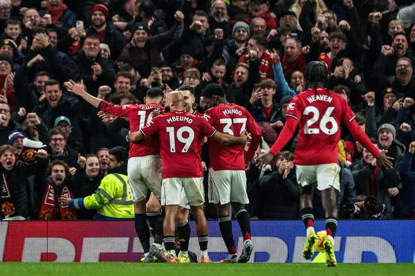 Manchester Untie 'den Matheus Cunha, 15 Aralık 2025' te Old Trafford, Manchester, İngiltere 'de oynanan Premier League maçında 4-3' lük galibiyet golünü kutluyor.