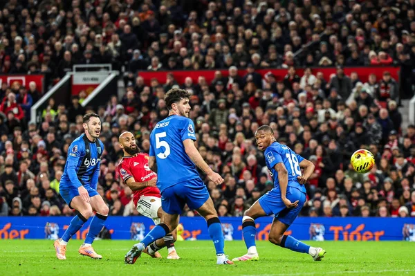 Manchester Untie takımından Bryan Mbeumo, 15 Aralık 2025 'te Manchester United' ın Old Trafford, Manchester 'da oynadığı Premier League maçında gol attı.