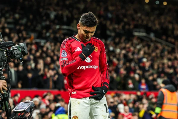 Manchester Untied takımından Casemiro, Manchester United 'ın 15 Aralık 2025' te Old Trafford, Manchester 'da oynadığı Premier League maçında 2-1 kazanma golünü kutluyor.