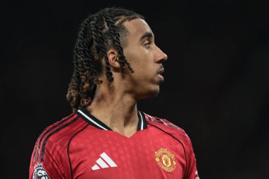 Manchester United 'ın 15 Aralık 2025' te Old Trafford, Manchester, İngiltere 'de oynadığı Premier League maçında Leny Yoro ile Bournemouth karşı karşıya geldi.