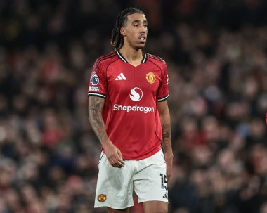 Manchester United 'ın 15 Aralık 2025' te Old Trafford, Manchester, İngiltere 'de oynadığı Premier League maçında Leny Yoro ile Bournemouth karşı karşıya geldi.