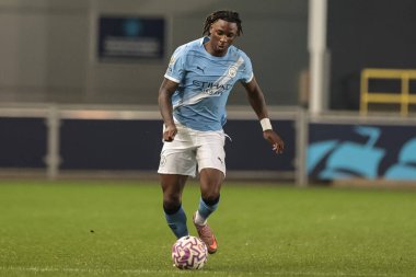 Manchester City 'den Brooklyn Nfonkeu Premier League Uluslararası Kupası maçında topla Manchester City, Manchester, İngiltere Joie Stadyumu' nda Real Madrid 'e karşı, 16 Aralık 2025