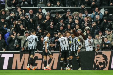 Newcastle United takımından Yoane Wissa, 17 Aralık 2025 'te St.James' s Park, Newcastle, İngiltere 'de oynanan Carabao Kupası çeyrek final maçında 1-0' lık galibiyetini kutluyor.