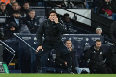 Brentford teknik direktörü Keith Andrews, 17 Aralık 2025 tarihinde Etihad Stadyumu 'nda oynanan Carabao Kupası çeyrek final maçında teknik alanda tepki gösterdi.