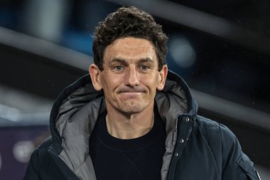 Keith Andrews, 17 Aralık 2025 'te Etihad Stadyumu' nda oynanan Carabao Kupası çeyrek final maçında Brentford 'un teknik direktörü.