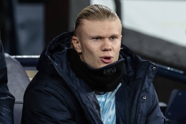 Manchester City 'den Erling Haaland, 17 Aralık 2025' te Etihad Stadyumu 'nda Manchester City ile Brentford arasında oynanan Carabao Kupası çeyrek final maçında yedek kulübesinde.
