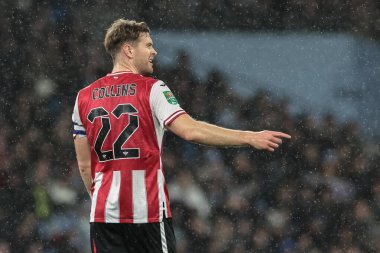 Brentford 'dan Nathan Collins, 17 Aralık 2025' te Etihad Stadyumu 'nda oynanan Manchester City - Brentford maçında takımına talimat veriyor.