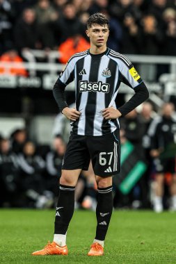 Newcastle United takımından Lewis Miley, 17 Aralık 2025 'te St.James' s Park, Newcastle 'da oynanan Newcastle United ile oynanan Carabao Kupası çeyrek final maçında...