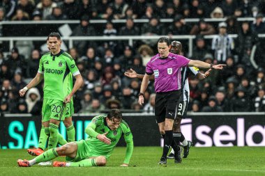 Referee Darren England gives a free kick to Fulham during the Carabao Cup Quarter Final match Newcastle United vs Fulham at St. James's Park, Newcastle, United Kingdom, 17th December 2025