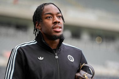 Newcastle United takımından Anthony Elanga, 20 Aralık 2025 'te St. James' s Park, Newcastle, İngiltere 'de oynanan Premier League maçı sırasında stadyuma geldi.