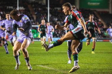 Leicester Tigers 'dan Billy Searle ve Gloucester Rugby' den Ollie Thorley Gallagher Premiership maçında Leicester Tigers 'a karşı Gloucester Rugby Mattioli Woods Road Stadyumu, Leicester, İngiltere, 19 Aralık 2025