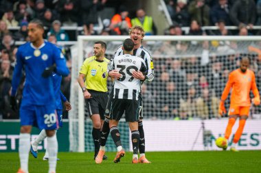 Newcastle United takımından Nick Woltemade, Newcastle Park, Newcastle, İngiltere 'de 20 Aralık 2025' te oynanan Premier League karşılaşmasında Bruno Guimaraes ile 2-0 kazanma hedefini kutluyor.