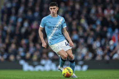 Manchester City 'den Phil Foden, 20 Aralık 2025' te Etihad Stadyumu 'nda Manchester City ile West Ham United arasındaki Premier League maçında topa vurdu.
