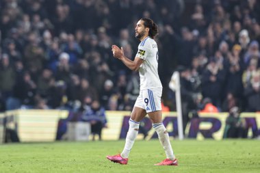 Leeds United takımından Dominic Calvert-Lewin, 20 Aralık 2025 'te İngiltere' nin Leeds Road kentinde oynanan Premier League maçında taraftarları alkışlıyor.