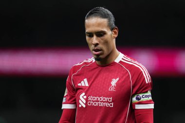 Liverpool 'dan Virgil van Dijk Premier League maçı sırasında Tottenham Hotspur Liverpool' a karşı Tottenham Hotspur Stadyumu, Londra, 20 Aralık 2025