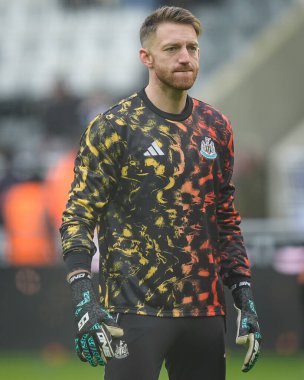 Newcastle United kalecisi Mark Gillespie, 20 Aralık 2025 'te St. James' s Park, Newcastle 'da oynanan Premier League maçı sırasında ısındı.