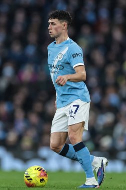 Manchester City 'den Phil Foden Premier League maçında topu aldı Manchester City, Manchester Stadyumu' nda West Ham United 'a karşı, 20 Aralık 2025
