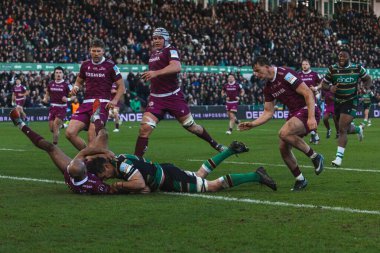 Northampton, 20 Aralık 2025 'te, Franklin' s Gardens, Northampton, İngiltere 'deki Cinch Stadyumu' nda oynanan Northampton Saints-Sale Sharks maçında görev yerlerinin altında bir kargaşa kazandı.