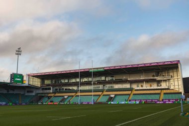 Northampton, 20 Aralık 2025 'te, Franklin' s Gardens, Northampton, İngiltere 'deki Cinch Stadyumu' nda oynanan Northampton Saints-Sale Sharks maçında görev yerlerinin altında bir kargaşa kazandı.