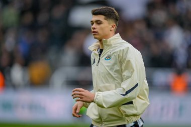 Newcastle United takımından Lewis Miley 20 Aralık 2025 'te St. James' s Park, Newcastle, İngiltere 'de oynanan Premier League maçı sırasında Chelsea' ye karşı Newcastle United