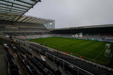 20 Aralık 2025 'te İngiltere, Newcastle' daki St. James 's Park' ta oynanan Premier League karşılaşmasında sahaya çıkan Newcastle United ve Chelsea maçını gösteren bir sahne.
