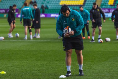 Northampton, 20 Aralık 2025 'te, Franklin' s Gardens, Northampton, İngiltere 'deki Cinch Stadyumu' nda oynanan Northampton Saints-Sale Sharks maçında görev yerlerinin altında bir kargaşa kazandı.